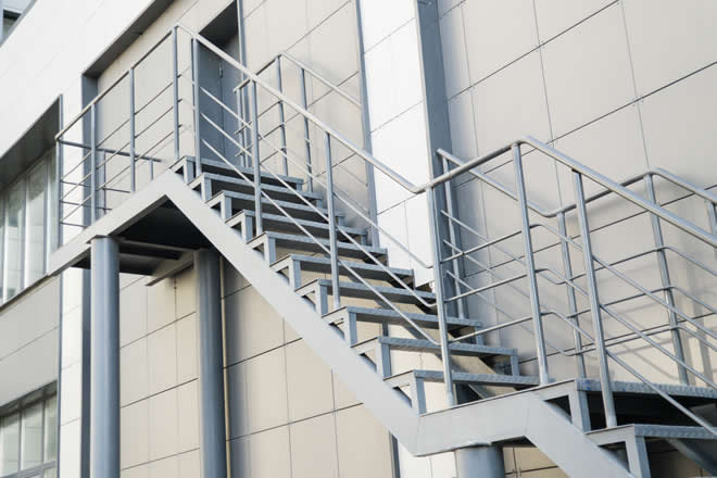 Scari metalice si mobilier